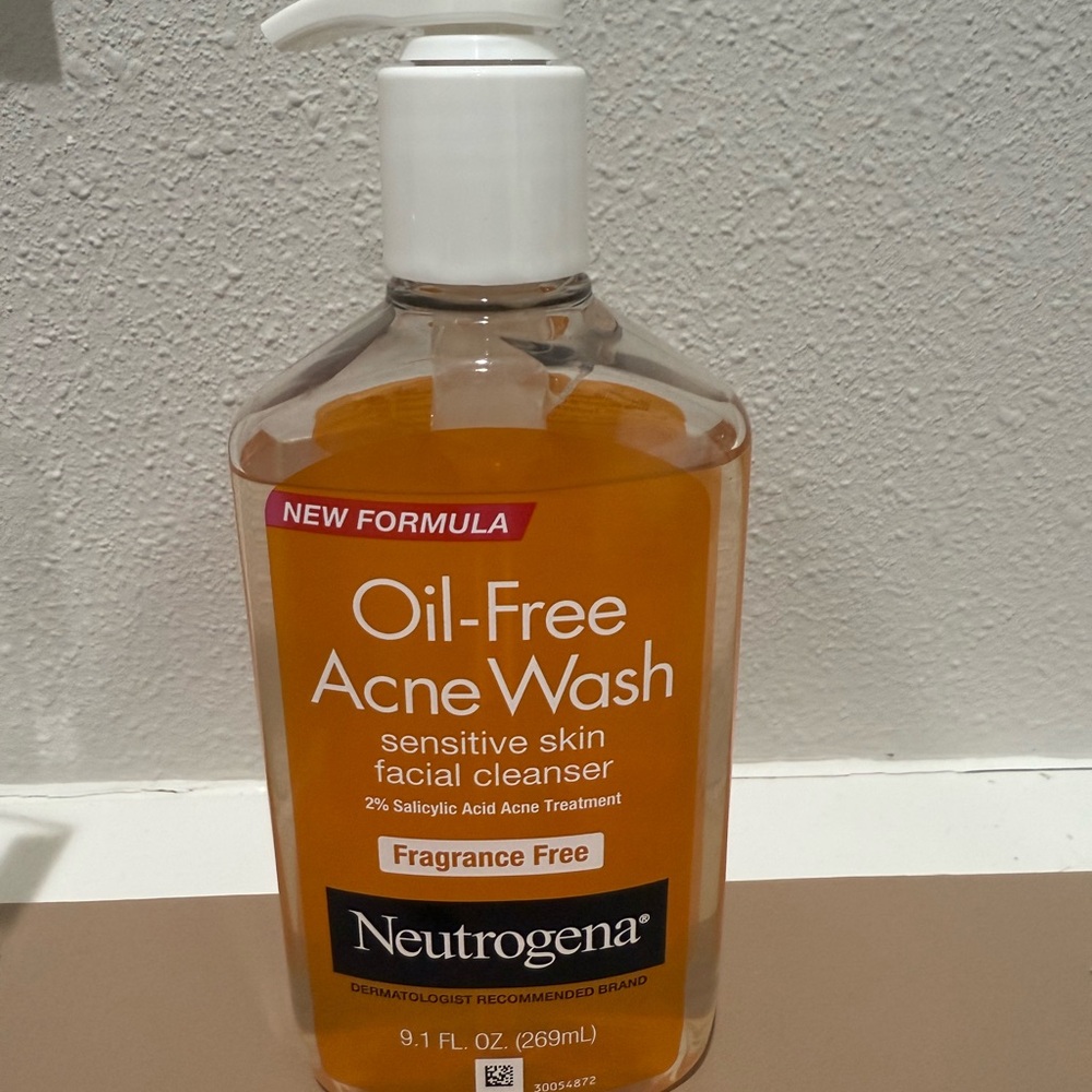 Neutrogena Oil-Free Acne Wash - Vibrant Orange